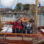 Gruppenbild des Mädchentörns an Deck der Exodus